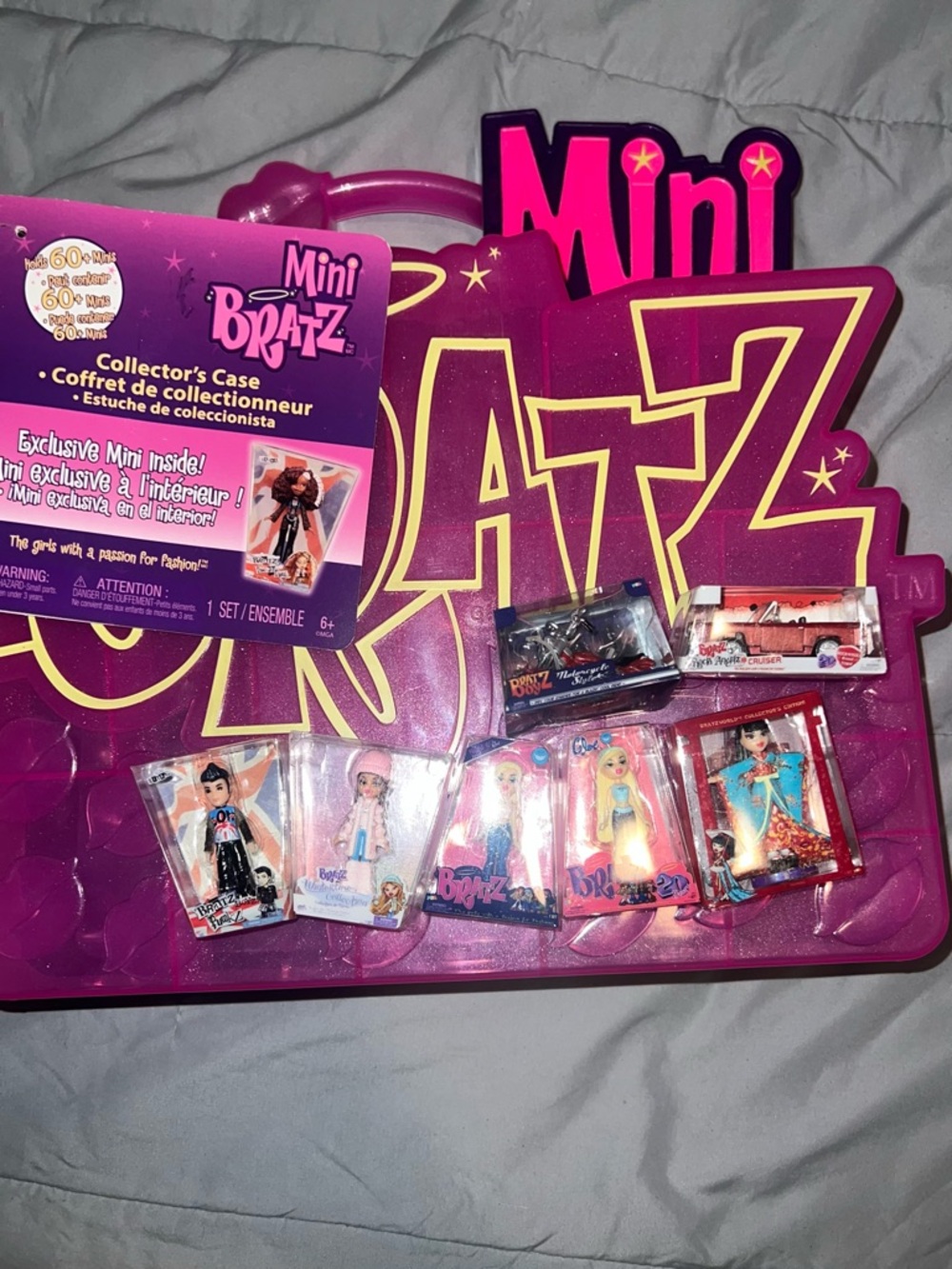 SET OF 7 NIB BRATZ MINIS W CARRYING CASE